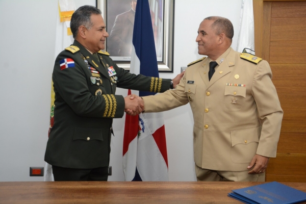 MIDE y DNCD firman protocolo para operaciones militares de combate al narcotráfico en territorio nacional