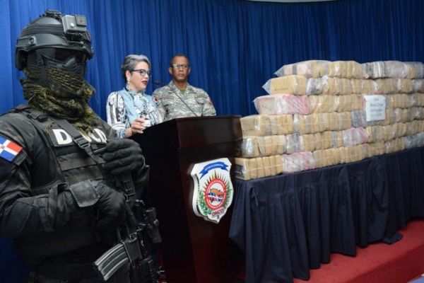 DNCD decomisa 264 paquetes de drogas presumiblemente cocaína al sur de Santo Domingo