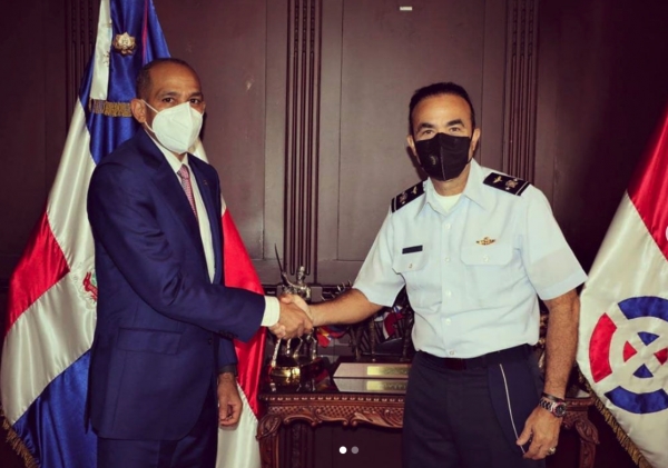 Presidente DNCD visita Comandante General de la Fuerza Aérea