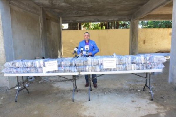 DNCD ocupa 254 paquetes presumiblemente cocaína encaletados en camioneta