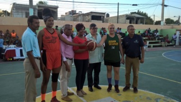 DNCD realiza  intercambio Deportivo  Preventivo en la cancha popular Centro de  Andrés, Boca Chica