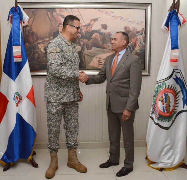 Presidente DNCD recibe visita del Agregado Militar Naval y Aéreo de Colombia