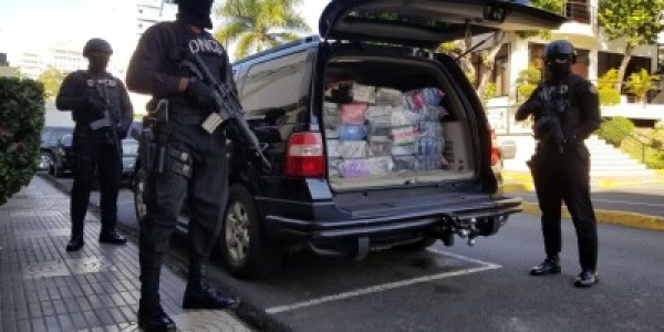 DNCD ocupa 144 paquetes presumiblemente cocaína en Puerto Caucedo