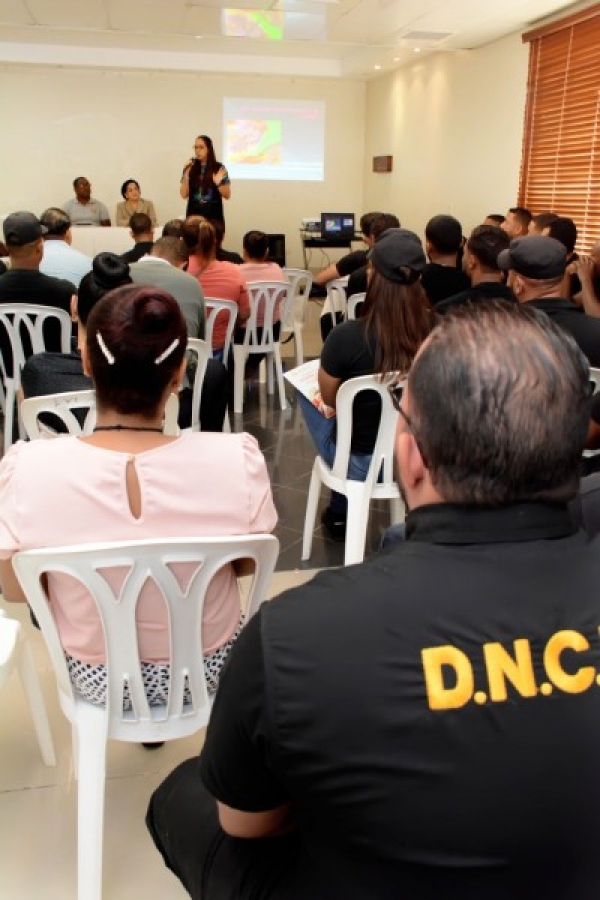 Imparten taller a los agentes de la DNCD sobre prevención de Violencia de género