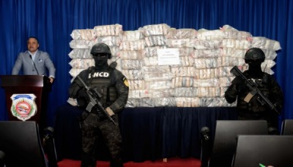 Detienen a tres hombres vinculados a decomiso de 409 kilos de cocaína en costas de San Pedro de Macorís