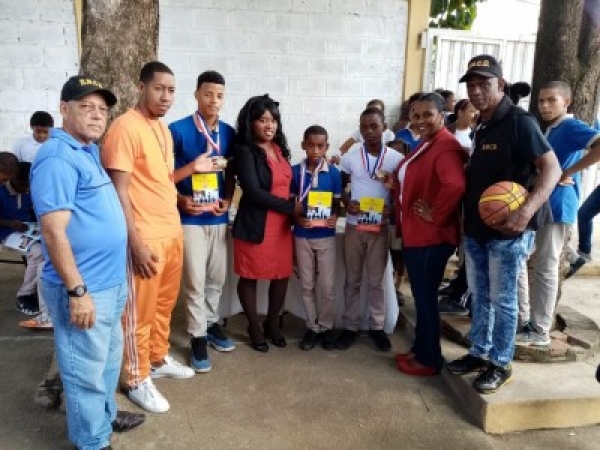 Con gran éxito se desarrolló programa preventivo deportivo en Centro Educativo Rosario de la Rosa en Yamasá