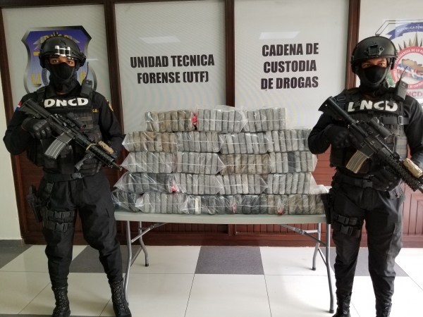 Ocupan 133 paquetes presumiblemente cocaína en Montecristi