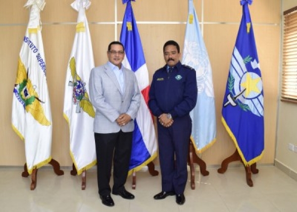 Presidente DNCD y director del CESAC acuerdan reforzar operaciones contra el narcotráfico en los aeropuertos