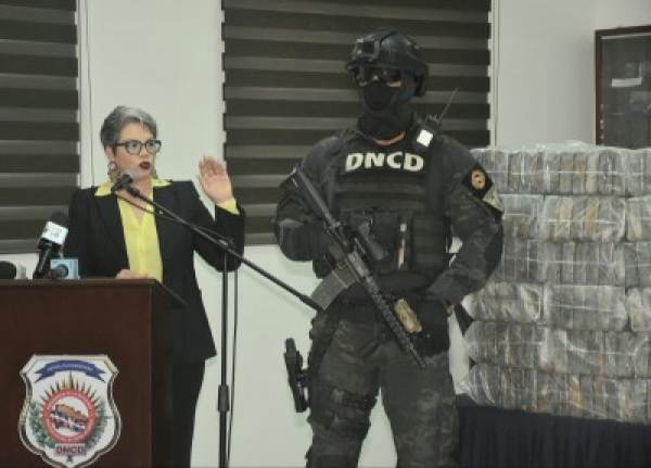 DNCD decomisa 700 paquetes presumiblemente cocaína, arrestan 11 implicados en red de narcotrafico internacional