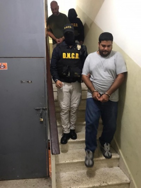 La DNCD apresa a un Estadounidense y un Dominicano buscados en Estados Unidos por cometer diversos delitos; Serán deportados