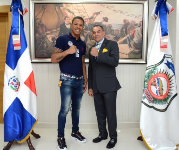 Presidente de la DNCD recibe visita de cortesía del campeón de boxeo Jeison “Banana”Rosario