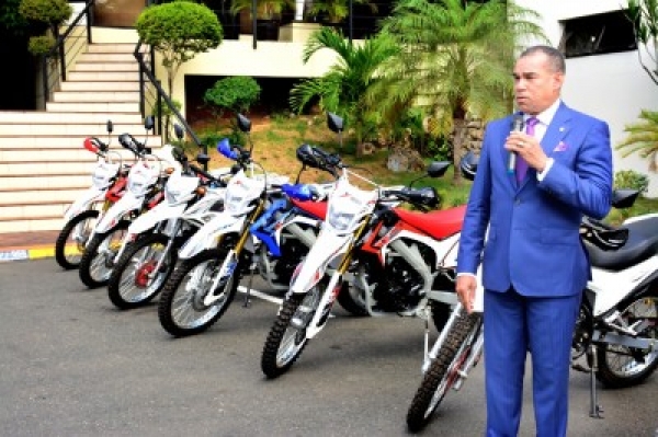 Incorporan nuevas motocicletas para reforzar operativos contra el tráfico de drogas en barrios y provincias del país