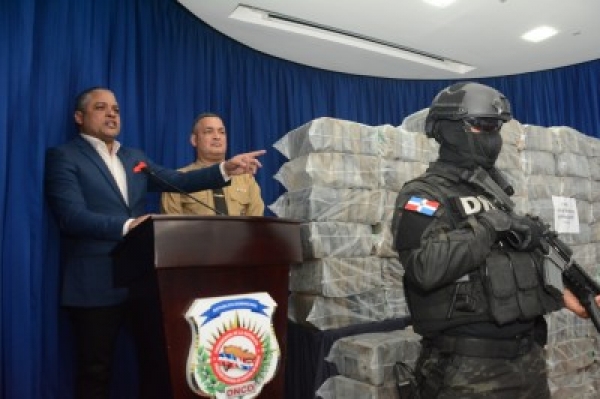 Autoridades decomisan 689 paquetes presumiblemente cocaína en La Altagracia